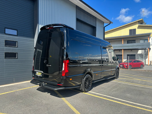 Kylkiputkisarja astimilla - Mercedes-Benz Sprinter W906 / W907 - Mattamusta (3L+4L)